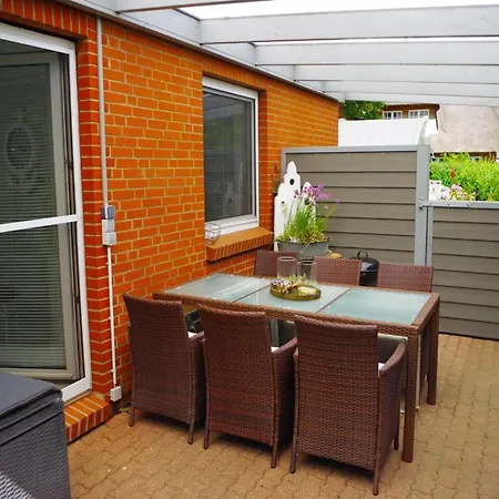 Doppelhaushaelfte Mit Terrasse In Niebuell Nahe Wattenmeer