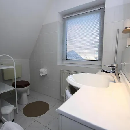Doppelhaushaelfte Mit Terrasse In Niebuell Nahe Wattenmeer *